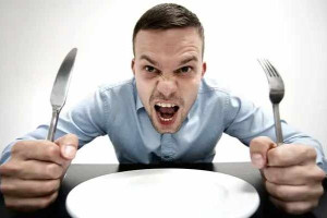 பசி எடுக்கும்போது மிக வேகமாக கோபம்  வருவது ஏன்? 