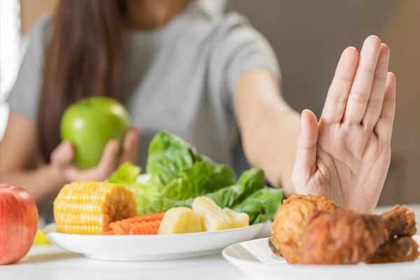 வெயில் நேரத்தில் எதையெல்லாம் சாப்பிடக்கூடாது தெரியுமா?