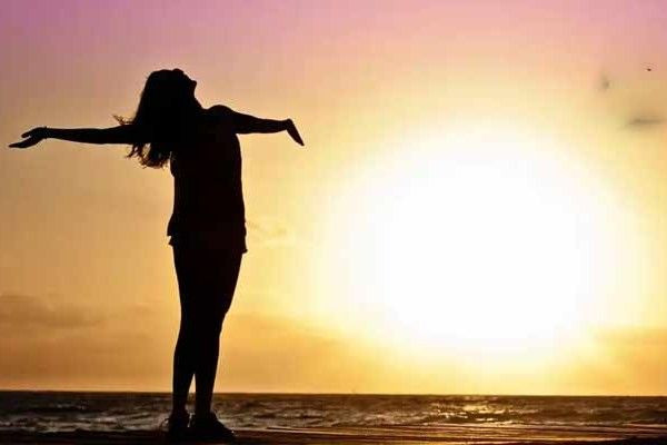 ஒரு பெண் எப்போது  போற்றப்படுகிறாள் தெரியுமா? 