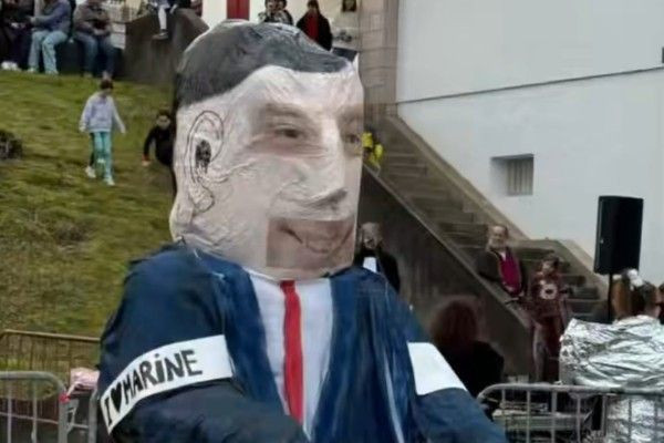 Jordan Bardella-வை போன்ற பெரிய பொம்மை கார்னிவேலில் எரிப்பு!!