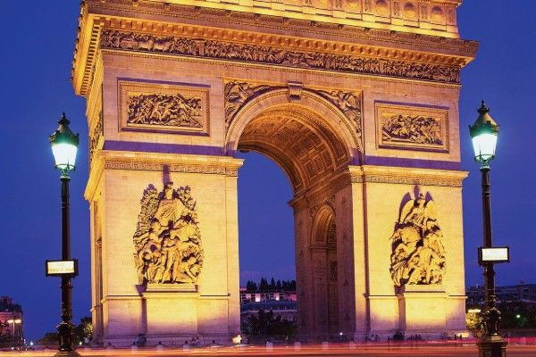Arc de Triomphe அருகே கத்தி தாக்குதல்: சந்தேக நபர் மீது துப்பாக்கிச்சூடு!!