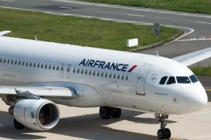 Air France ஆசியாவிற்கான விமானங்களை பாதியாகக் குறைப்பதாக எச்சரிக்கை!!