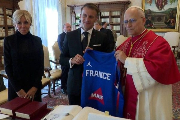 Emmanuel Macron – பாப்பரசர் Leo XIV சந்திப்பு: அமைதிக்கு முன்னுரிமை!!