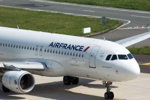 விமான புறப்பாட்டை அவசரமாக நிறுத்திய Air France!!