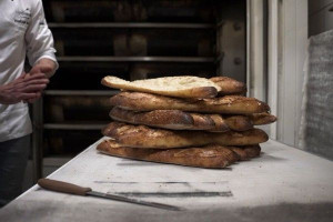 மே 1 வெதுப்பகம் மற்றும் பூக்கடை தொழிலாளர்களுக்கு வேலை செய்ய அனுமதி!!