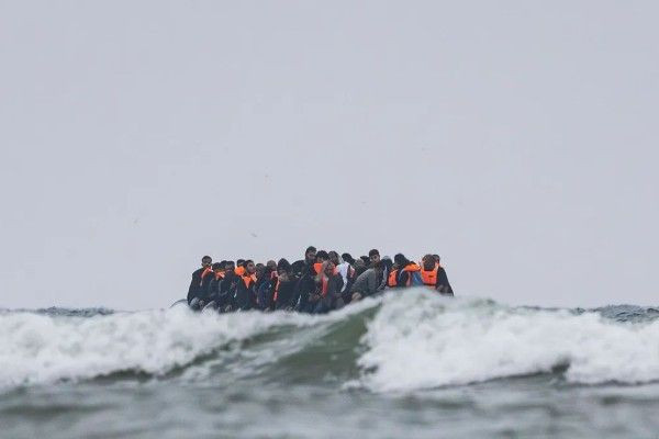 இரு பிரித்தானியர்கள் கைது!!