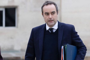 அமைச்சர்கள் அதிரடி மாற்றம்! - விமர்சனங்களுக்கு முற்றுப்புள்ளி!!