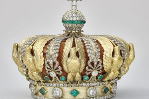 லூவர் கொள்ளை! - மீண்டு வந்த கிரீடம்!!