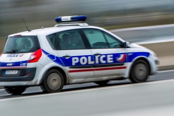 கிரைனைட் குண்டு வீச்சினால் அதிர்ச்சி! - ஆறு பேர் காயம்!!