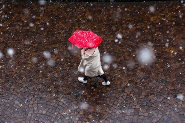 பனிப்பொழிவு! - சீரற்ற வானிலை தொடர்கிறது!!