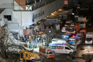  பாகிஸ்தானின் வணிக வளாக தீ விபத்து....!  61 பேர் பலி