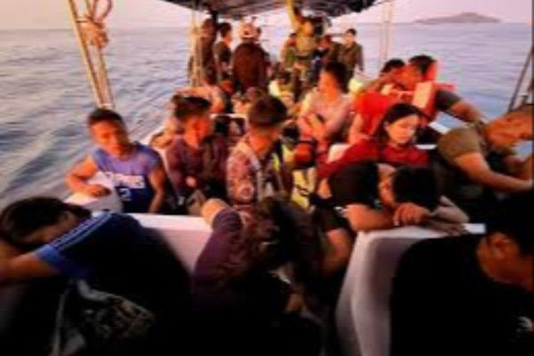 பிலிப்பைன்ஸில் பயணிகள் கப்பல் கவிழ்ந்து விபத்து - 15 பேர் பலி