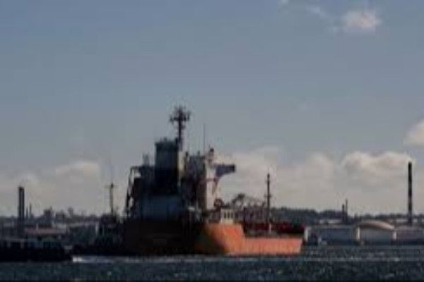 கியூபாவுக்கு எண்ணெய் வழங்கும் நாடுகள் மீது வரிகளை விதிப்பதாக ட்ரம்ப் மிரட்டல்