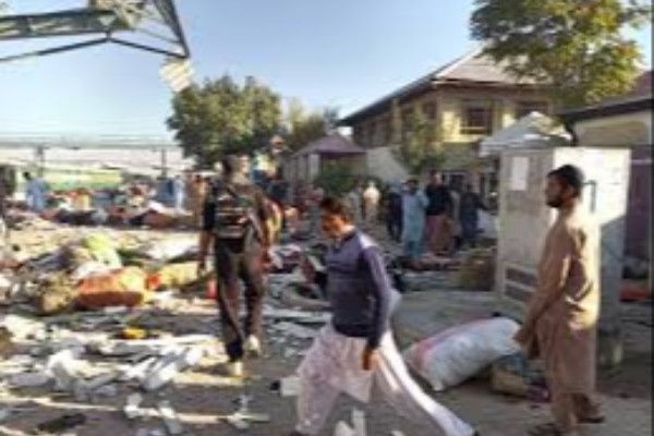 பாகிஸ்தானில் தொழுகையின்போது குண்டுவெடிப்பு! 11 பேர் மரணம்..80 பேர் காயம்