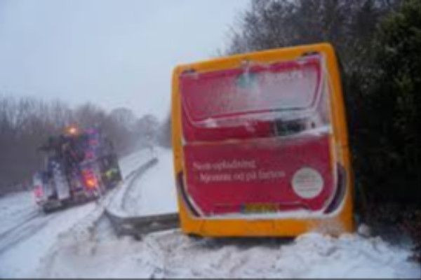  டென்மார்க் முழுதும் கடும் பனிப்பொழிவு - விமானங்கள் ரத்து
