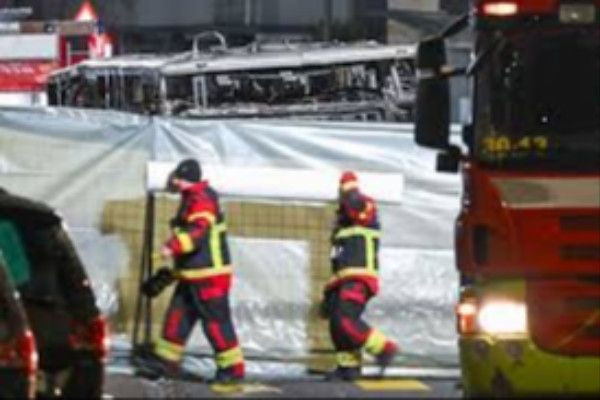  சுவிட்சர்லாந்து திடீரென தீப்பற்றி எரிந்த பேருந்து - 06 பேர் பலி