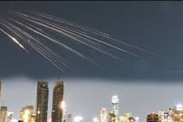  அமீரகத்தை நோக்கி தொடர்ந்தும் ஏவப்படும் ஈரானின் ஏவுகணைகள்