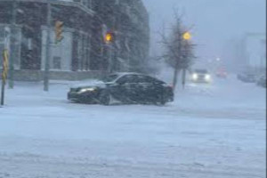  கனடாவில் கடும் பனிப்புயல் - விமான சேவைகள் பாதிப்பு