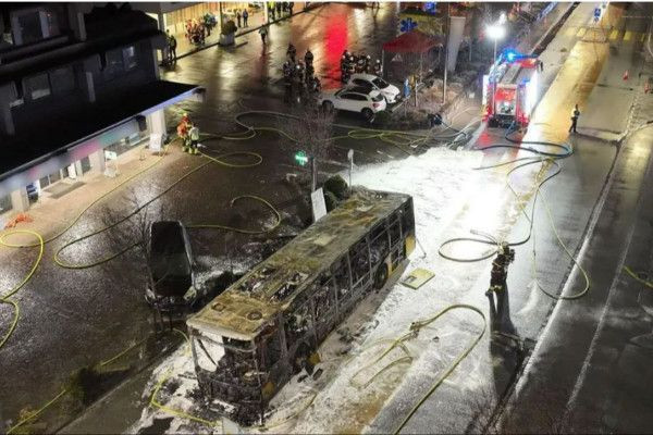  சுவிட்சர்லாந்தில் பேருந்தில் தீ விபத்து -  ஐவர் உயிரிழப்பு