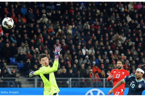 அந்தரத்தில் பறந்து தலையால் முட்டி கோல்-  சுவிட்சர்லாந்தை வீழ்த்தி ஜேர்மனி  வெற்றி