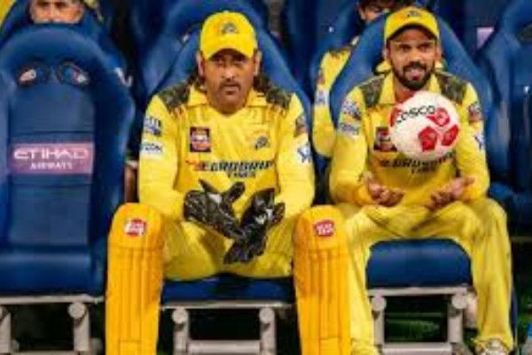 தோனி அணியின் விவாதங்களில் கூட கலந்து கொள்வது இல்லை - CSK கேப்டன் ருதுராஜ்