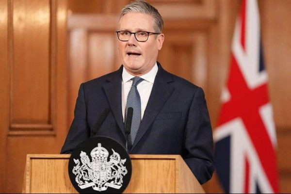 ஈரான் - அமெரிக்கா இடையே சமரசம் காண பிரித்தானிய பிரதமர் அழைப்பு