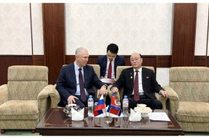 வடகொரிய தூதருடன் ரஷ்யாவால் நியமிக்கப்பட்ட அதிகாரி பேச்சுவார்த்தை