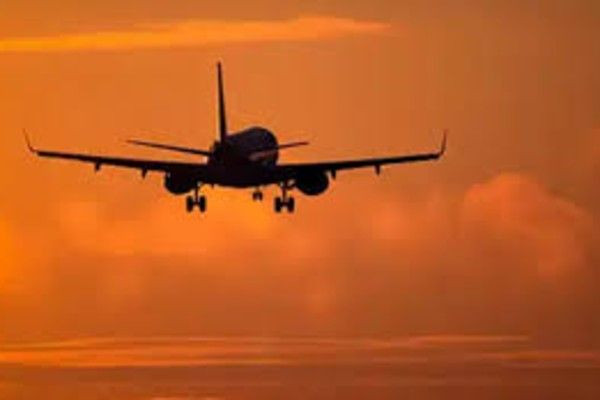 நியூயார்க்கில் நூலிழையில் தவிர்க்கப்பட்ட விமான விபத்து