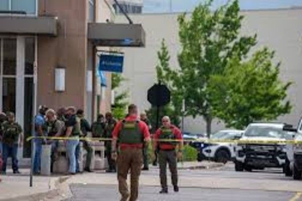 அமெரிக்காவில் பாரிய துப்பாக்கிச்சூடு - 10 பேர் படுங்காயம்