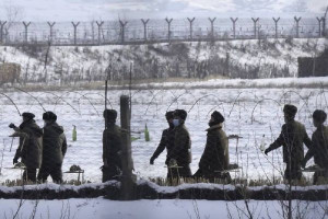 வடகொரியாவை விட்டு தென்கொரியாவுக்கு தப்பியோடிய குடும்பம்!