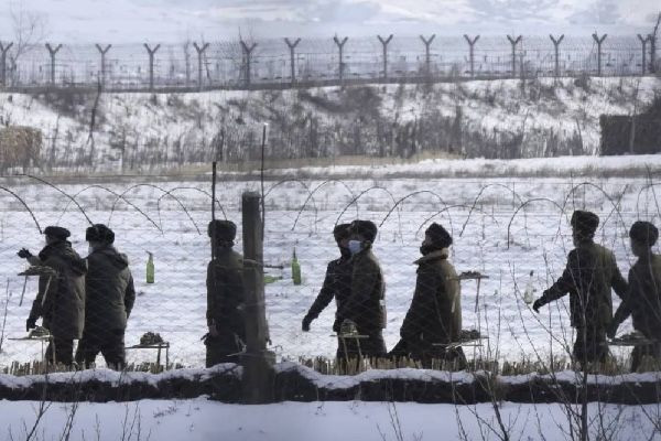 வடகொரியாவை விட்டு தென்கொரியாவுக்கு தப்பியோடிய குடும்பம்!