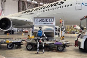 ஜப்பான் விமான நிலையத்தில் 'ரோபோ' ஊழியர்கள் 