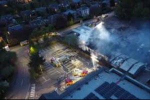 ஸ்காட்லாந்தில் கார் கேரேஜில் தீ விபத்து