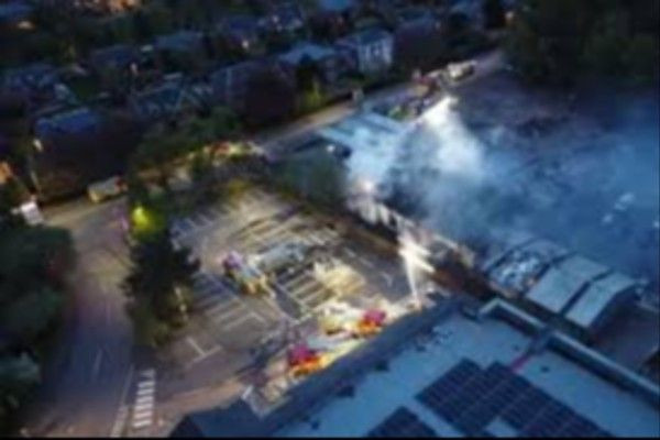 ஸ்காட்லாந்தில் கார் கேரேஜில் தீ விபத்து