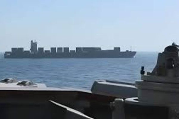 அமெரிக்காவால் சிறைபிடிக்கப்பட்ட ஈரான் கப்பல் - 06 மாலுமிகள் விடுதலை