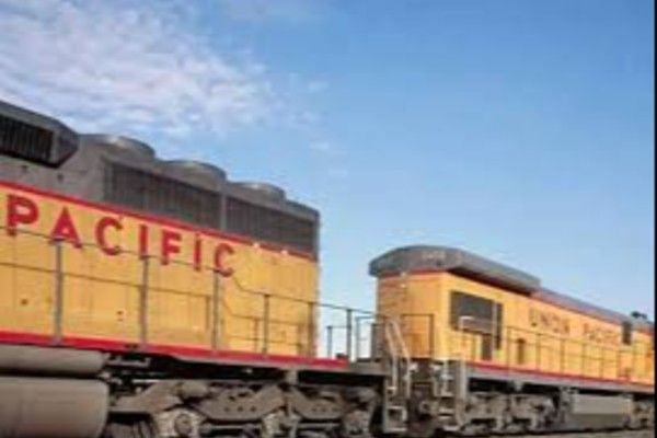 டெக்சாஸின் லாரெடோவில் சரக்கு ரயிலில் இருந்து 6 பேர் சடலங்கள்  