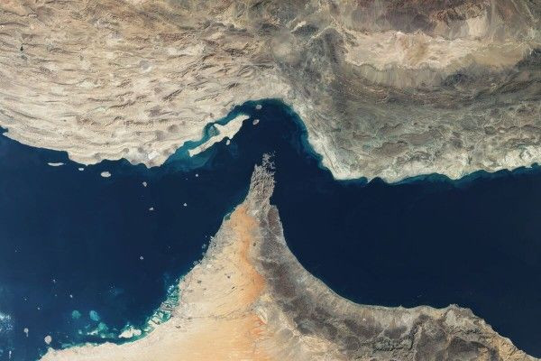 ஹார்முஸ் நீரிணையை  மூடுவோம் - அமெரிக்காவுக்கு ஈரான் பகீர் எச்சரிக்கை