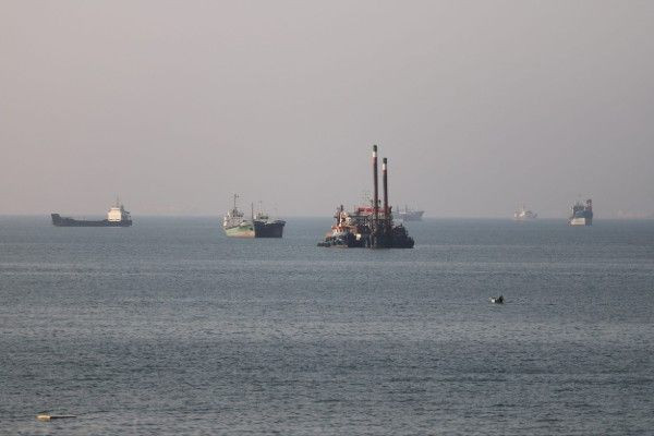 ஹார்முஸ் நீரிணையில்  பதற்றம் - மீண்டும் சரக்கு கப்பல்களை குறிவைத்த ஈரான்