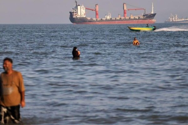 ஹோர்முஸ் நீரிணை வழியாக கப்பல்களை வெளியேற்றும் பணியை ஐ.நா. தற்காலிகமாக நிறுத்தம்