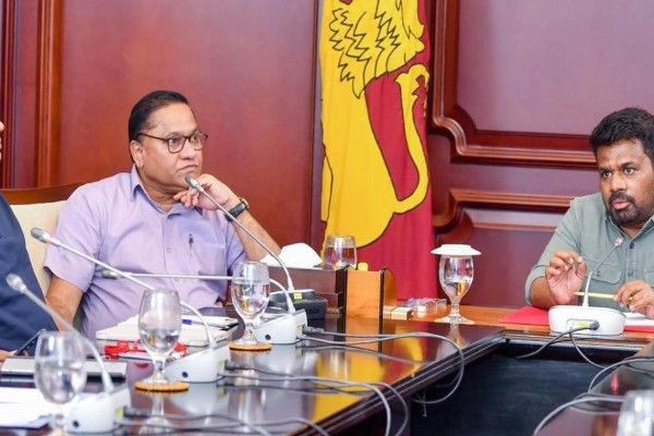 இலங்கையில் அரச ஊழியர்கள் வீட்டில் இருந்து வேலை செய்வது தொடர்பில் முக்கிய கலந்துரையாடல்