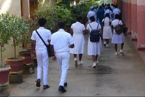 உயர்தரப் பரீட்சைப் பெறுபேறுகள் - அகில இலங்கை ரீதியில் முதலிடம் பிடித்த சாதனையாளர்கள்