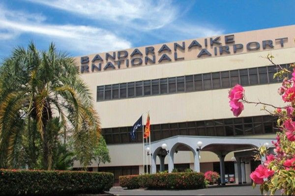 9 வெளிநாட்டவர்கள் கட்டுநாயக்க விமான நிலையத்தில் கைது !