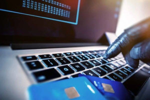 இலங்கையில் இணையவழி பணப்பரிமாற்றம் செய்வோருக்கு பொலிஸார் அவசர எச்சரிக்கை