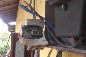 மின்னல் அச்சுறுத்தலால் தத்தளிக்கும் இலங்கையின் ஒரு கிராமம்