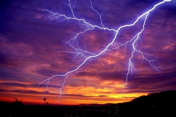 இலங்கையில் பலத்த மின்னல் தாக்கம் குறித்த எச்சரிக்கை