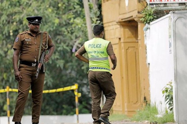 இலங்கையில் விசா இன்றி தங்கியிருந்த 14 வெளிநாட்டவர்கள் கைது