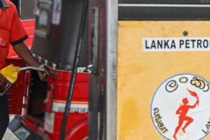 இலங்கையில் பெற்றோல் மற்றும் டீசல் விலை குறைப்பு