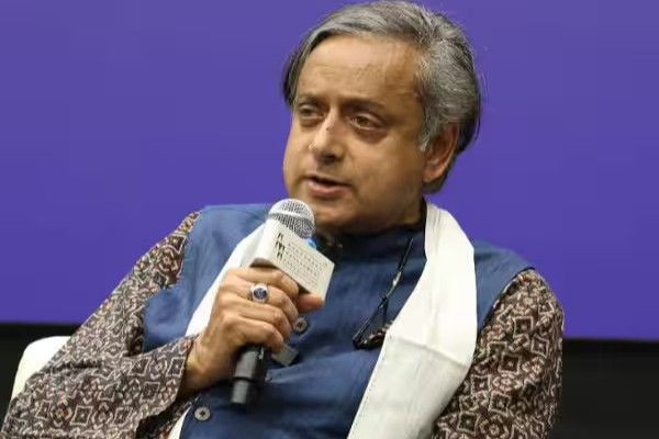 ராகுல் பங்கேற்ற நிகழ்ச்சியில் அவமதிப்பு: காங்., கூட்டத்தை புறக்கணித்தார் சசி தரூர்