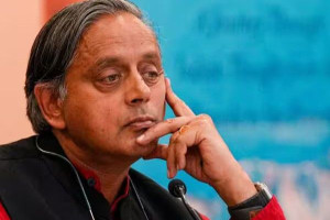 காங்கிரஸ் கூட்டத்தை மீண்டும் புறக்கணித்தார் சசி தரூர்