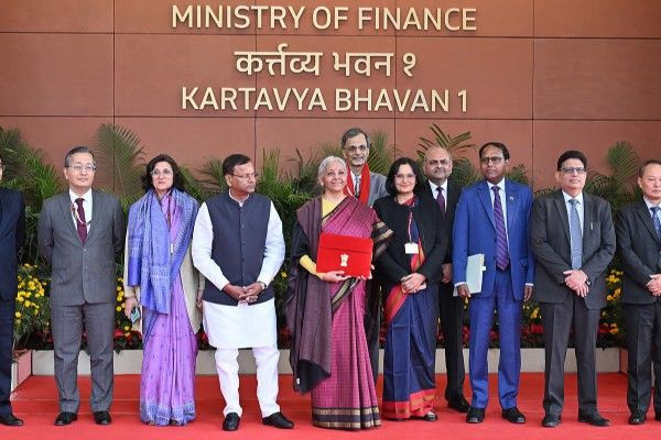 பட்ஜெட் உருவாக்கிய அதிகாரிகள் யார் யார்?